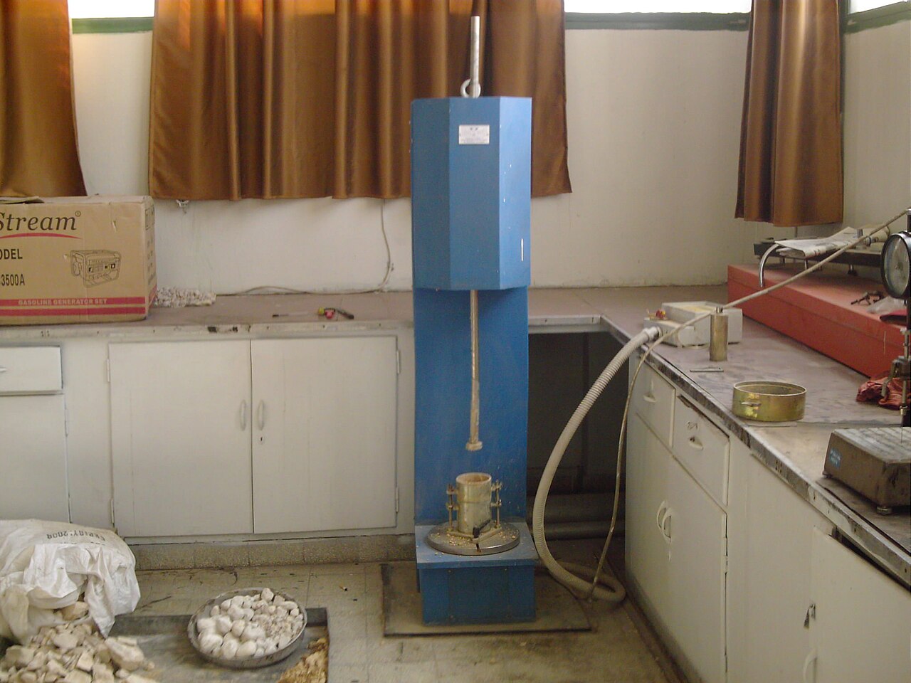 laboratory soil testing equipment