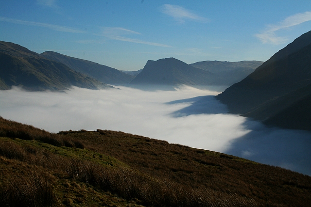 Temperature inversion in a valley: cold air and fog trapped at the bottom, while hilltops are above the layer