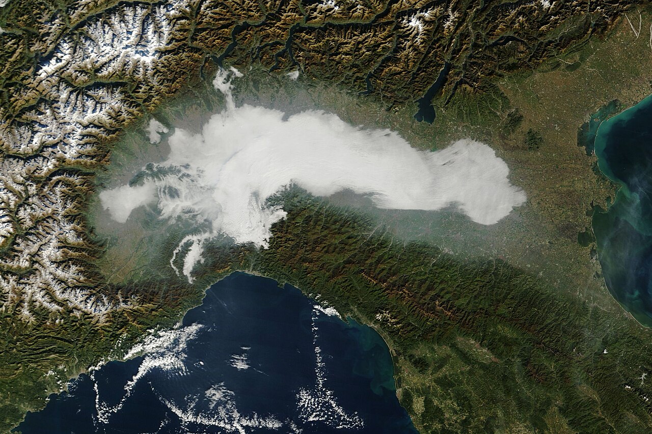 Fog accumulated in a lowland valley (Padua Plain) — a typical sign of cold air retention