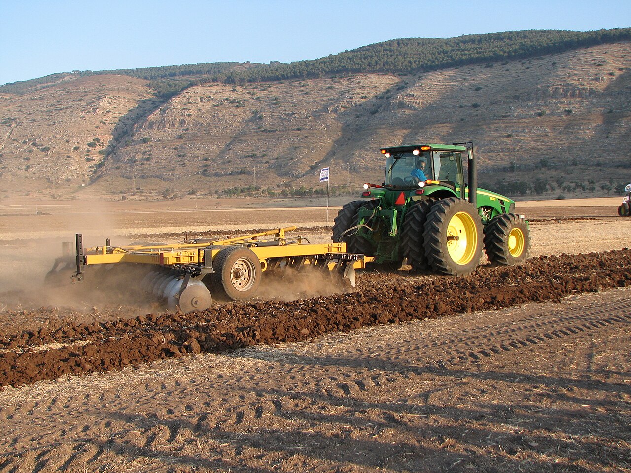 Harrow for supplementary tillage and soil crushing before planting