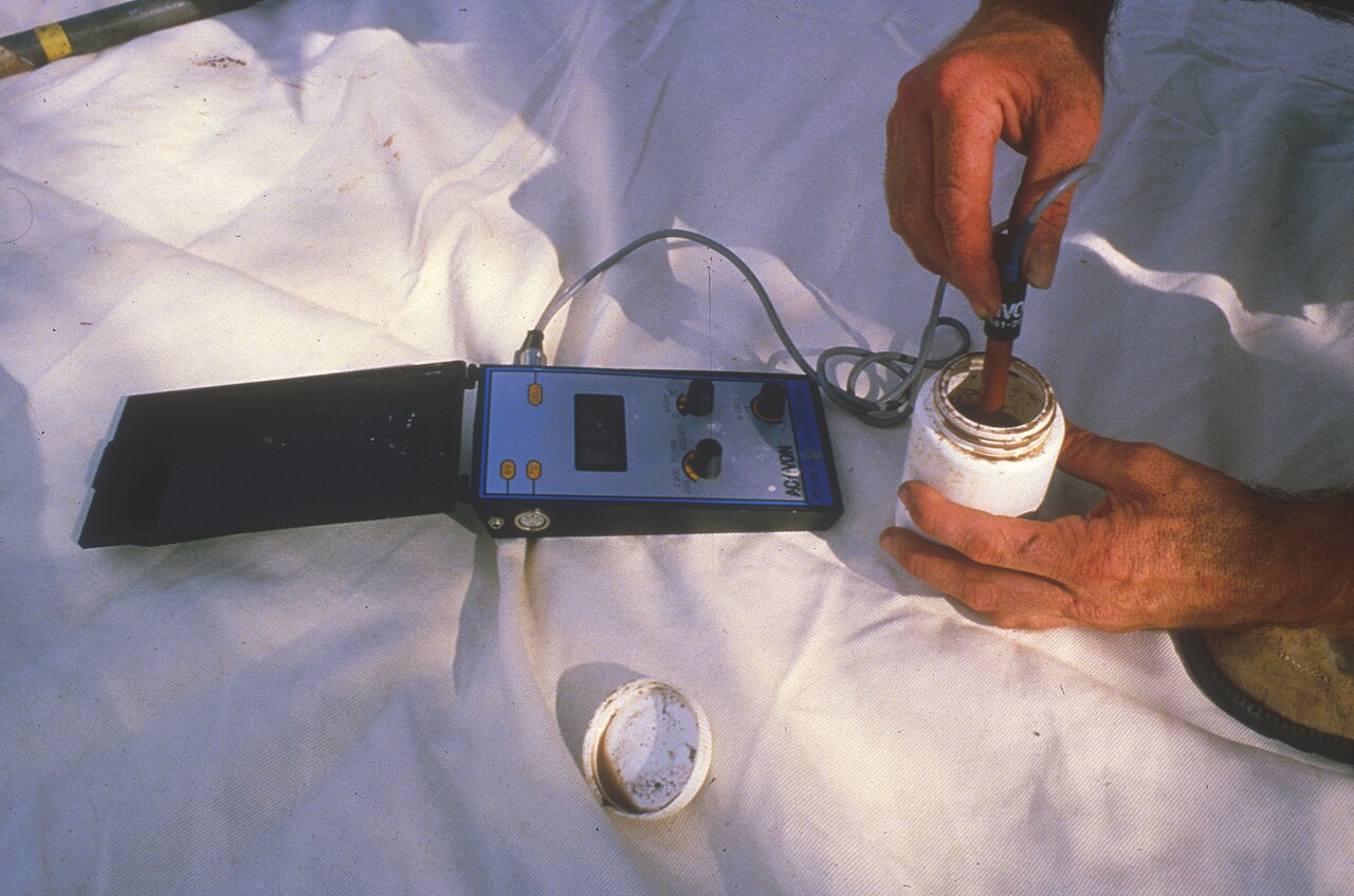 Measuring soil salinity in the field