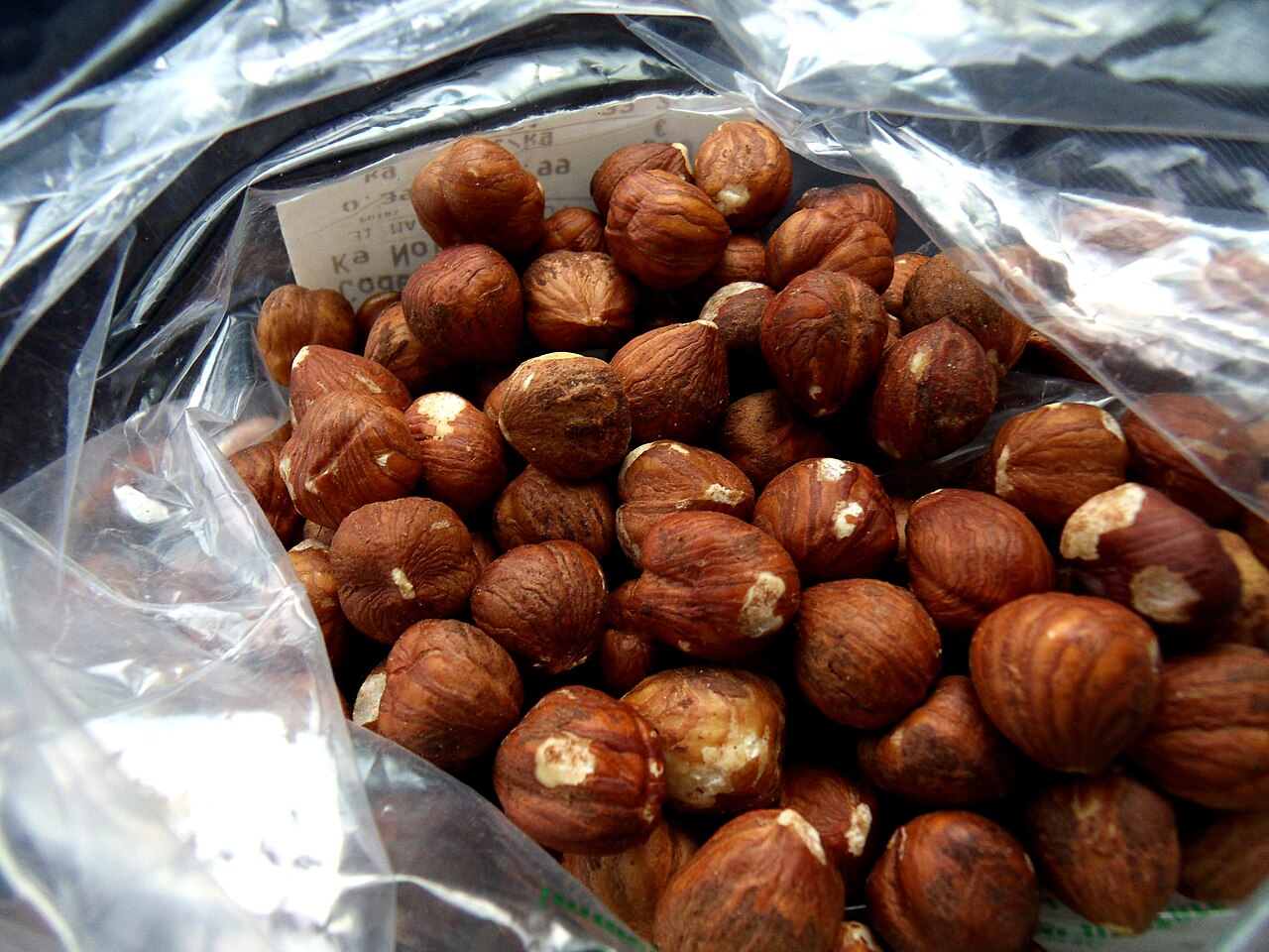 Hazelnut kernels extracted from the shell, still covered with brown pellicle (before blanching)