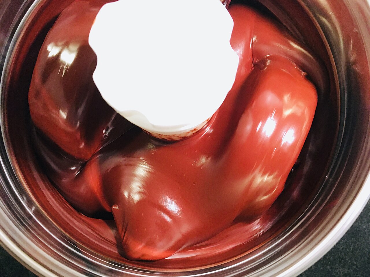 Refining chocolate mass to a smooth texture
