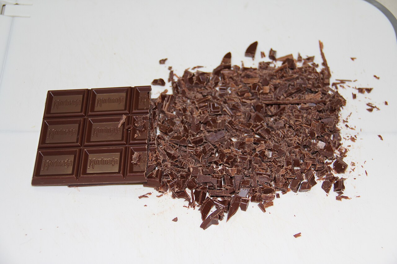 Tempering chocolate on a cold work surface